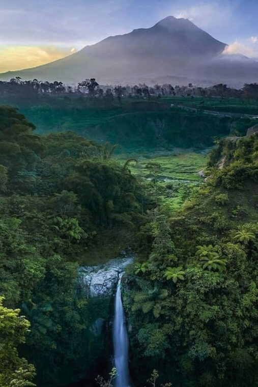 yogyakarta-borobudur-climb-the-top-mount-merapi-jeep-tour