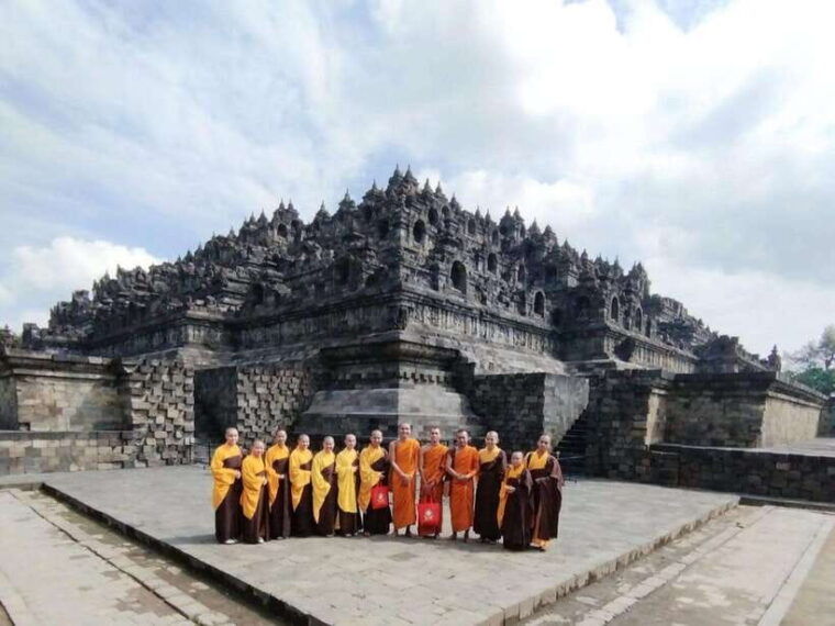 yogyakarta-borobudur-climb-the-top-mount-merapi-jeep-tour