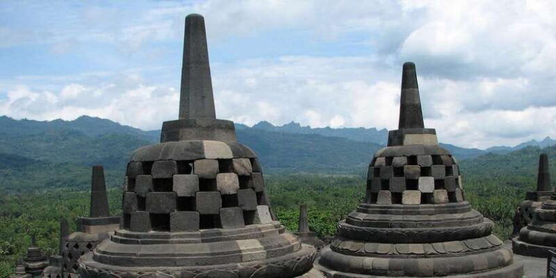 yogyakarta-borobudur-climb-top-prambanan-ticket-include