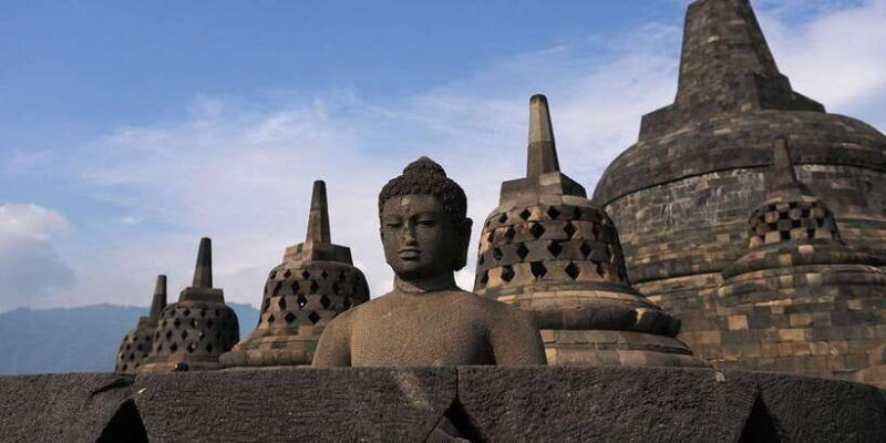 yogyakarta-borobudur-climb-top-prambanan-ticket-include