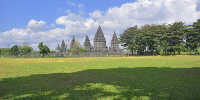 yogyakarta-borobudur-climb-top-prambanan-ticket-include