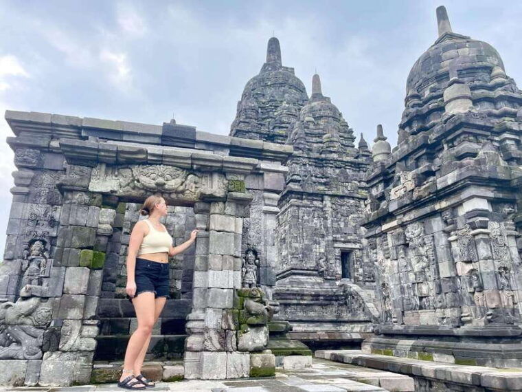 yogyakarta-borobudur-climb-up-and-prambanan-temple-day-tour