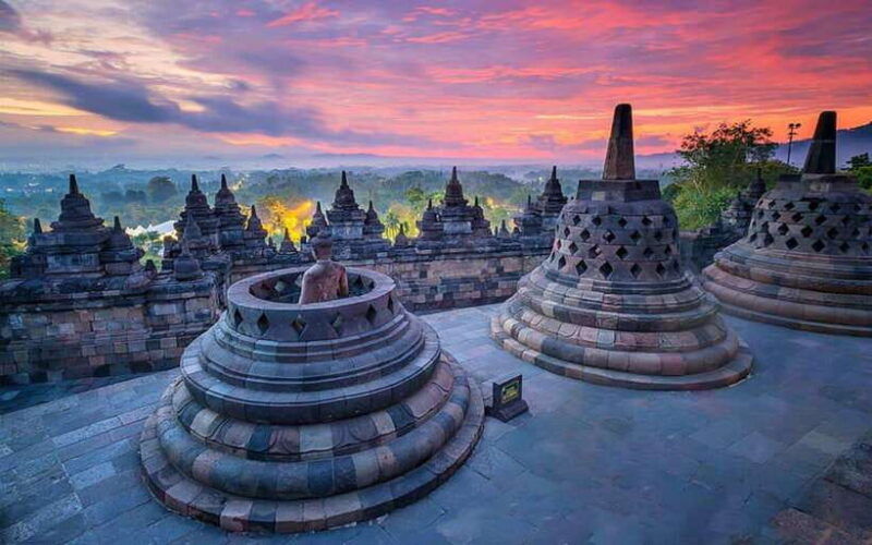 yogyakarta-borobudur-climb-up-and-prambanan-temple-tour-2