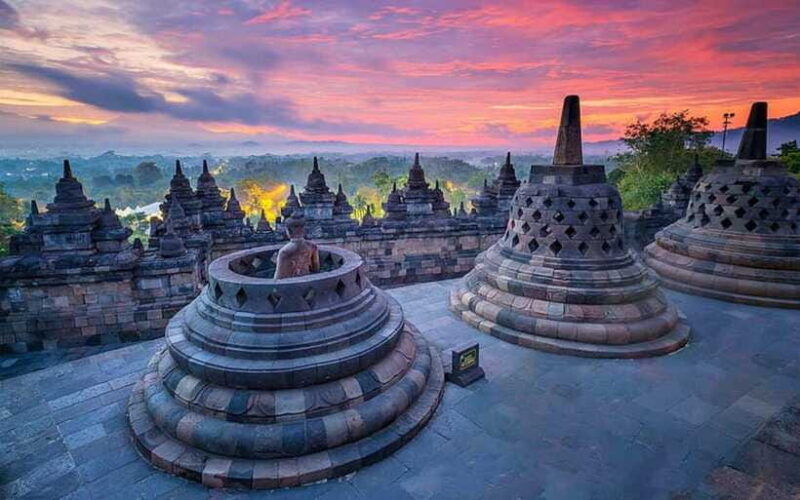 yogyakarta-borobudur-climb-up-and-prambanan-temple-tour-2