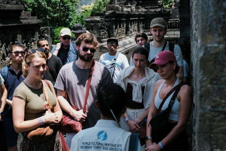 yogyakarta-borobudur-climb-up-guided-shared-tour