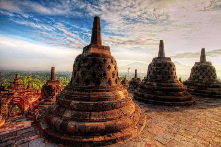 yogyakarta-borobudur-climb-up-half-day-guided-shared-tour