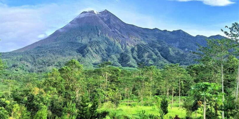 yogyakarta-borobudur-climb-up-merapi-volcano-and-prambanan