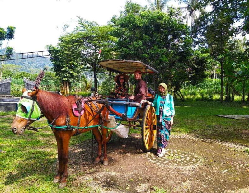 yogyakarta-borobudur-climb-up-prambanan-tour-with-lunch