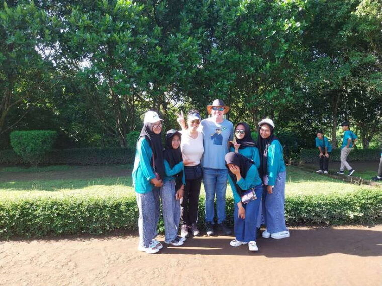 yogyakarta-borobudur-climb-up-prambanan-tour-with-lunch