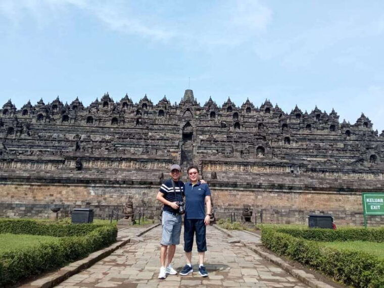 yogyakarta-borobudur-climb-up-prambanan-tour-with-lunch