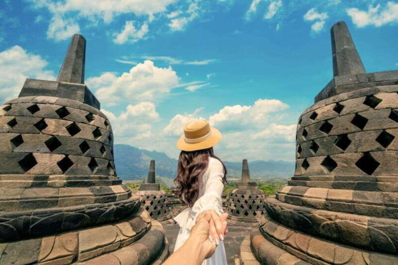 yogyakarta-borobudur-climb-up-prambanan-tour-with-pickup