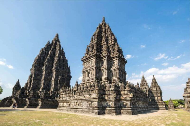 yogyakarta-borobudur-climb-up-prambanan-tour-with-pickup