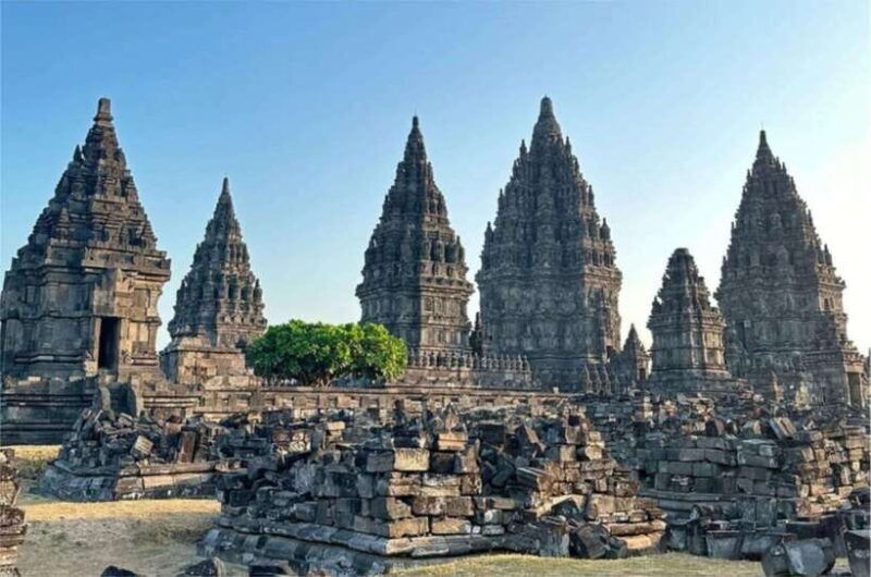 yogyakarta-borobudur-climb-up-prambanan-tour-with-pickup