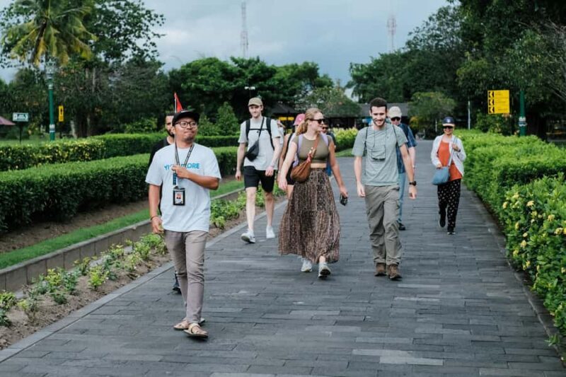 Yogyakarta: Borobudur Climb-Up Selogriyo Rice Field Trekking - Key Points