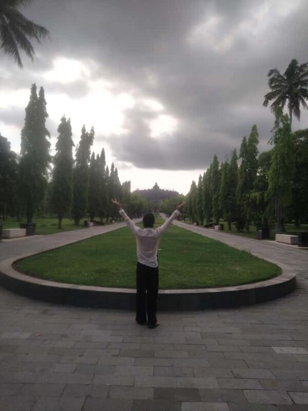 Yogyakarta: Borobudur Climbing Guarantee and Prambanan Tour - Key Points