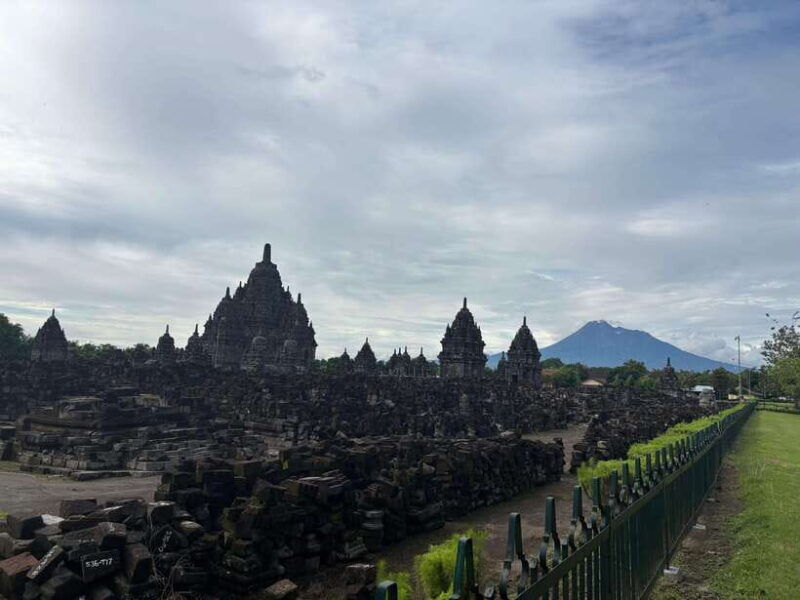 yogyakarta-borobudur-climbup-prambanan-tour-entry-ticket