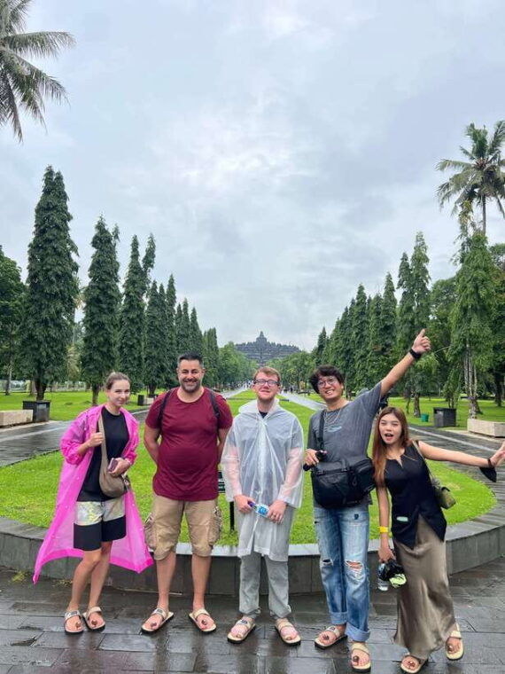 yogyakarta-borobudur-climbup-prambanan-tour-entry-ticket