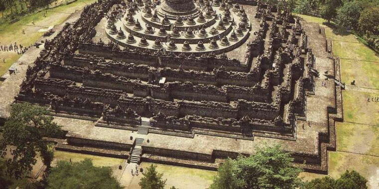 yogyakarta-borobudur-kedung-kayang-waterfall
