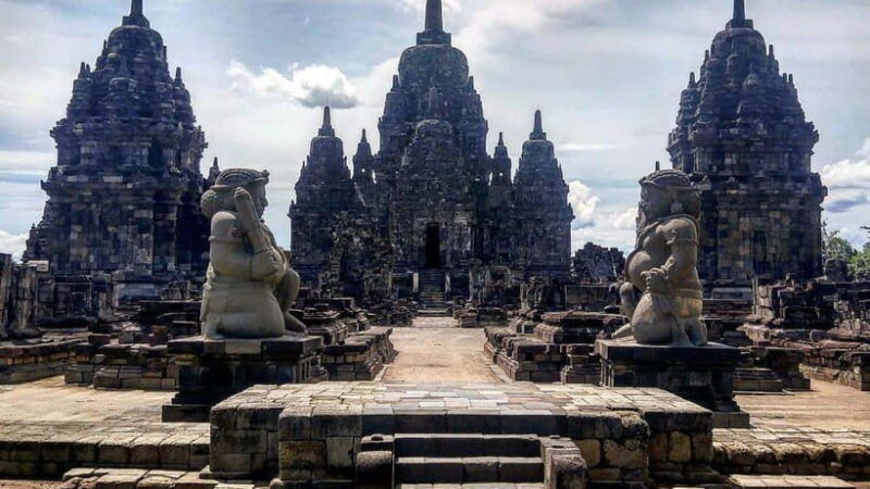 yogyakarta-borobudur-mendut-prambanan-temple