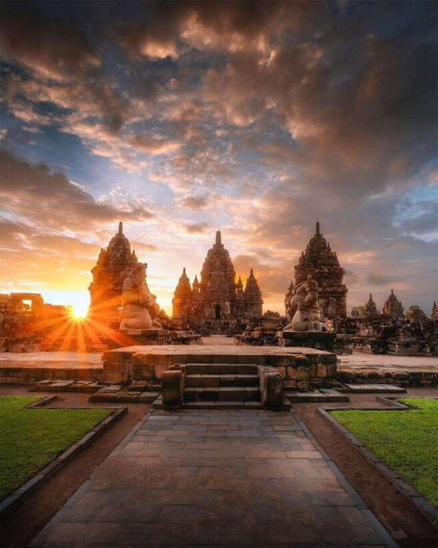 yogyakarta-borobudur-mendut-prambanan-temple