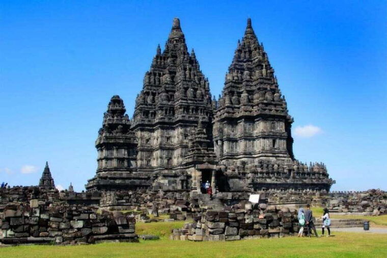 yogyakarta-borobudur-mendut-prambanan-temple