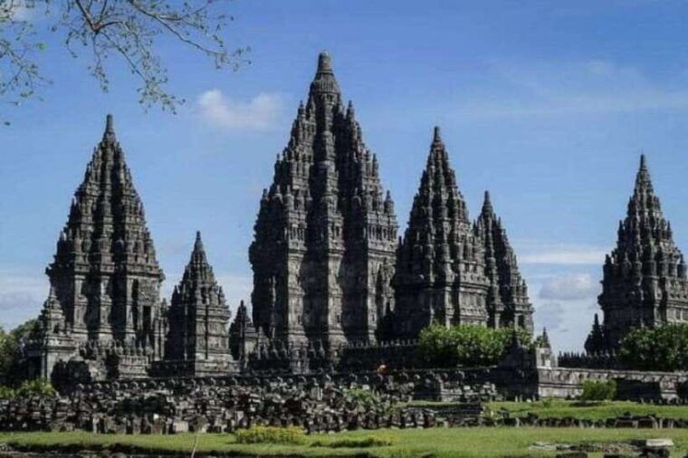 yogyakarta-borobudur-mendut-prambanan-temple