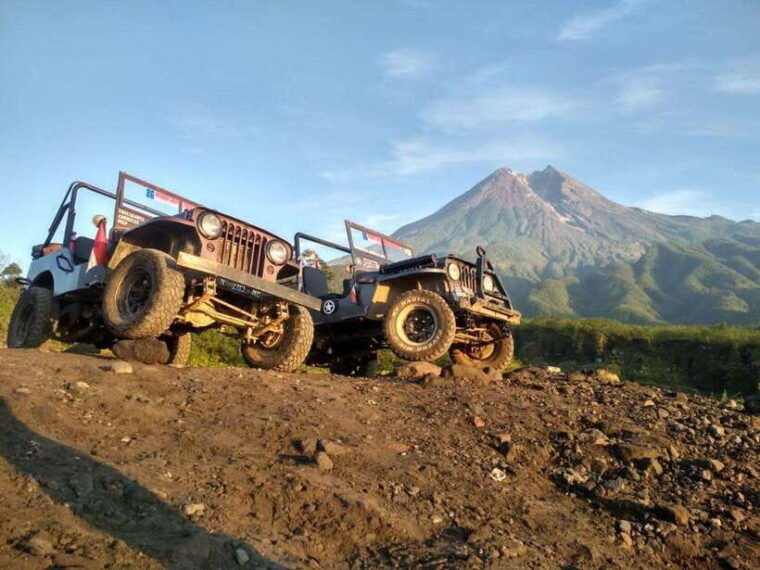 yogyakarta-borobudur-merapi-volcano-prambanan-1-day-tour