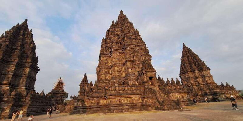 yogyakarta-borobudur-merapi-volcano-prambanan-temple