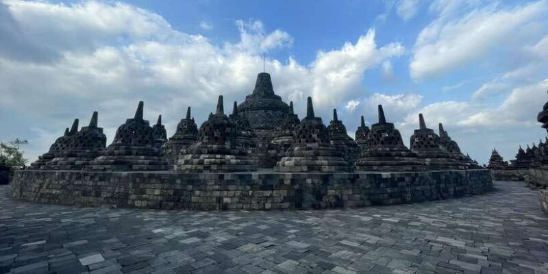 yogyakarta-borobudur-merapi-volcano-prambanan-temple