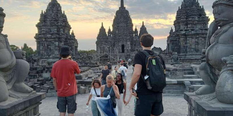 yogyakarta-borobudur-merapi-volcano-prambanan-temple