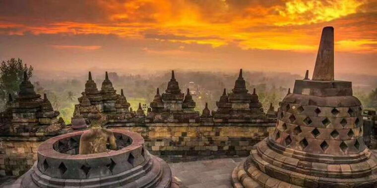 yogyakarta-borobudur-merapi-volcano-prambanan-temple