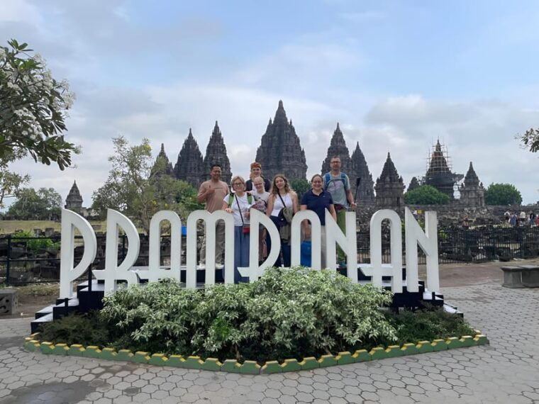 yogyakarta-borobudur-merapi-volcano-prambanan-temple