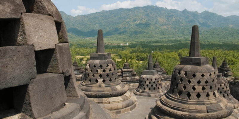 yogyakarta-borobudur-prambanan-java-nature-exploration