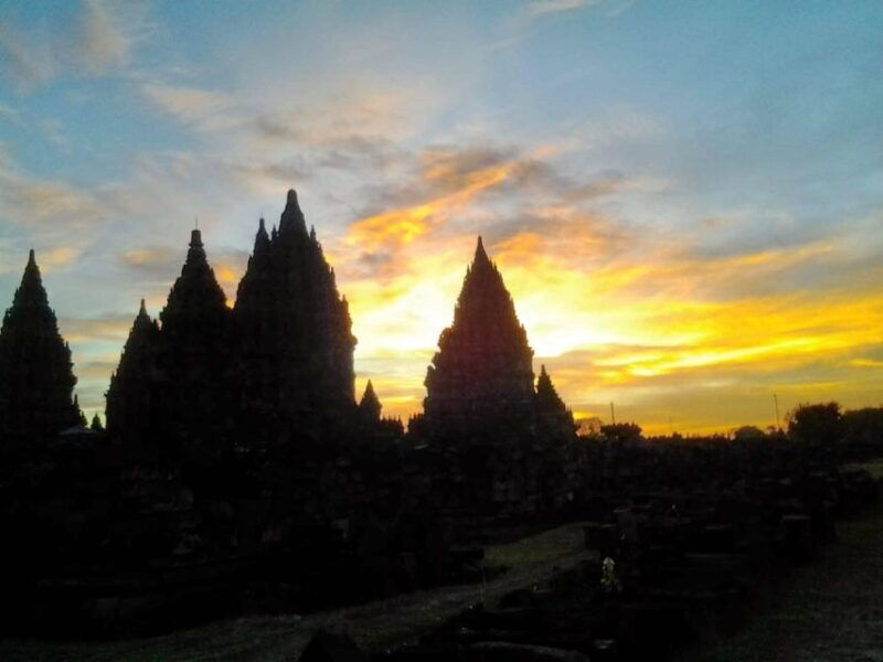 yogyakarta-borobudur-prambanan-merapi-volcano