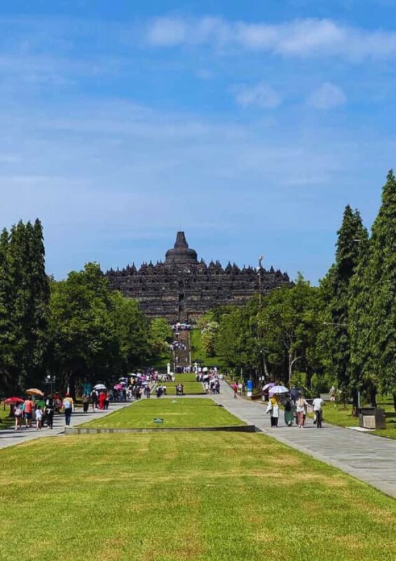 Yogyakarta: Borobudur Prambanan Temple Tour and Entry Ticket - What Travelers Love About This Tour