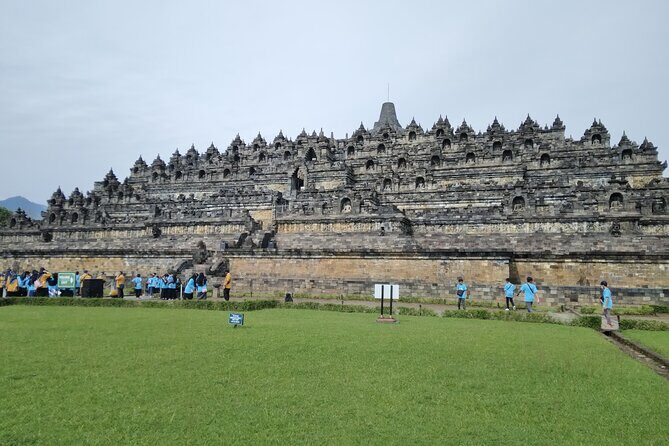 Yogyakarta: Borobudur Sunrise and Prambanan Temple Private Tour - Discovering the Magic of Yogyakarta: Borobudur Sunrise and Prambanan Temple Tour