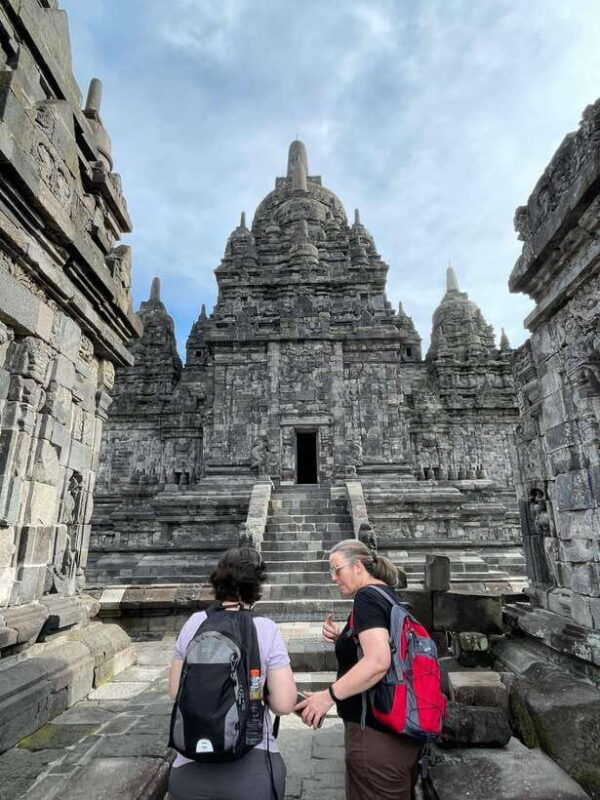 yogyakarta-borobudur-sunrise-from-setumbu-hill-shared-tour