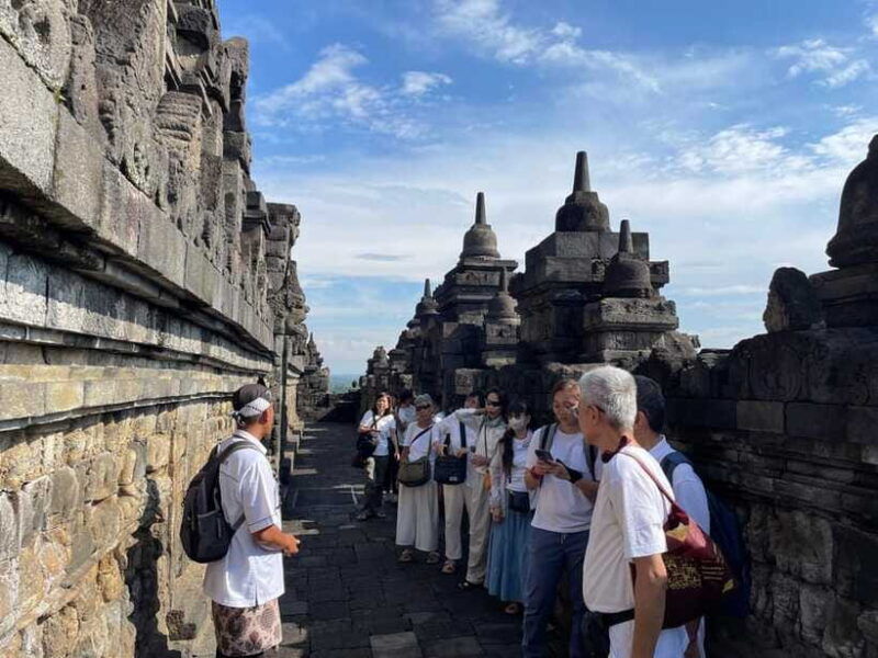 yogyakarta-borobudur-sunrise-from-setumbu-hill-shared-tour