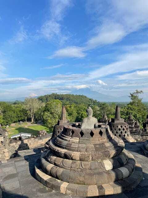 yogyakarta-borobudur-sunrise-from-setumbu-hill-shared-tour