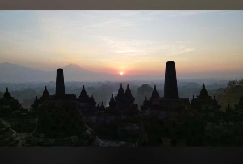 Yogyakarta: Borobudur Sunrise from temple with Breakfast - The Sum Up
