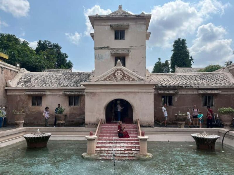 Yogyakarta: Borobudur Sunrise From Temple,Palace & Prambanan - FAQs