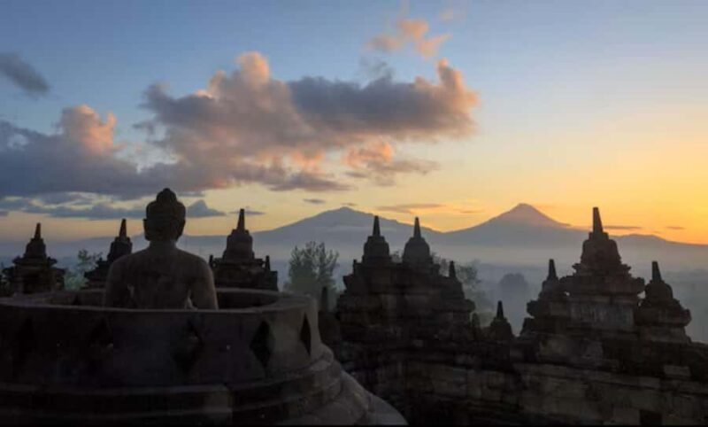 Yogyakarta: Borobudur Sunrise inside the temple & prambanan - Key Points