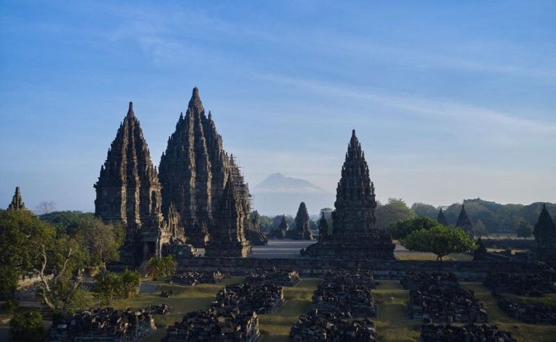 yogyakarta-borobudur-sunrise-merapi-prambanan-full-day