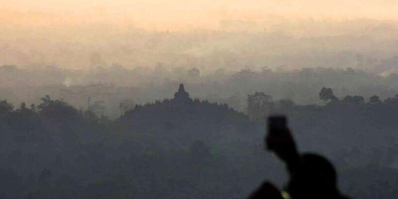 yogyakarta-borobudur-sunrise-merapi-volcano-prambanan
