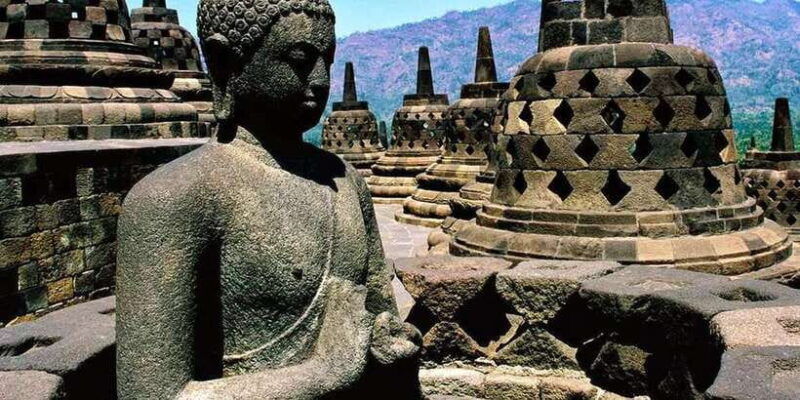 yogyakarta-borobudur-sunrise-merapi-volcano-prambanan