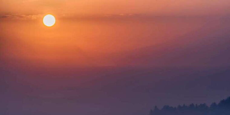 yogyakarta-borobudur-sunrise-merapi-volcano-prambanan