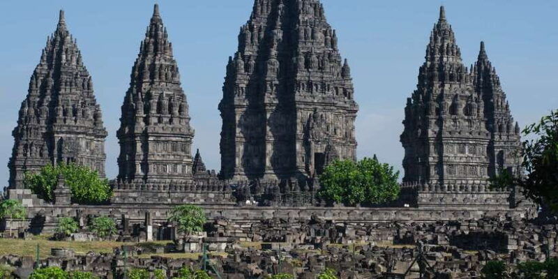 yogyakarta-borobudur-sunrise-prambanan-temple-guided-tour