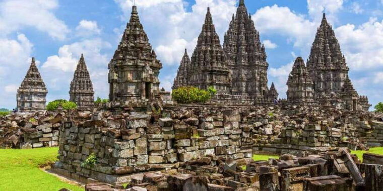 yogyakarta-borobudur-sunrise-prambanan-temple-guided-tour