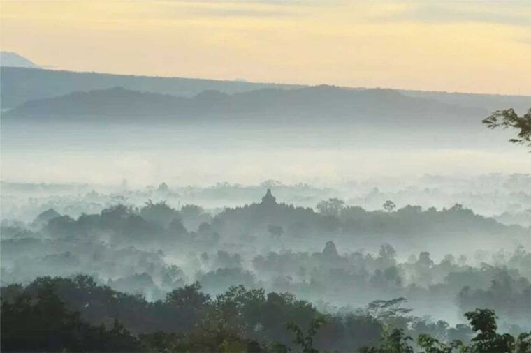 yogyakarta-borobudur-sunrise-prambanan-temple-guided-tour