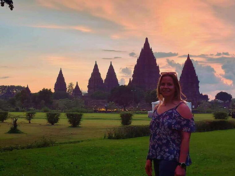 yogyakarta-borobudur-sunrise-tour-free-drone-footage